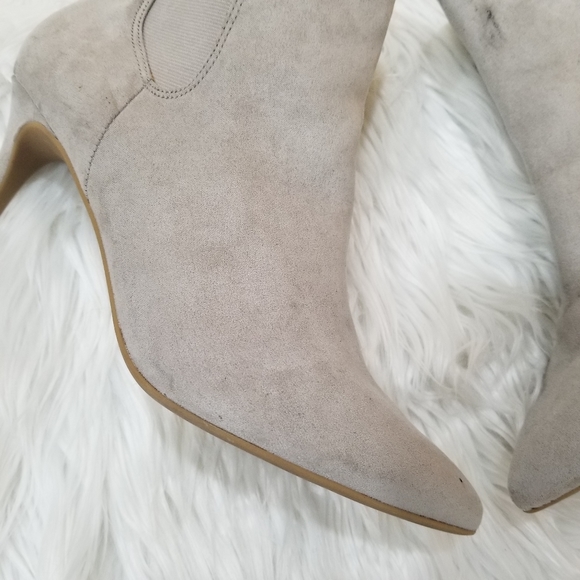 EXPRESS Pointed Faux Suede Ankle Boots Light Gray Color SIZE 9. - Picture 5 of 16